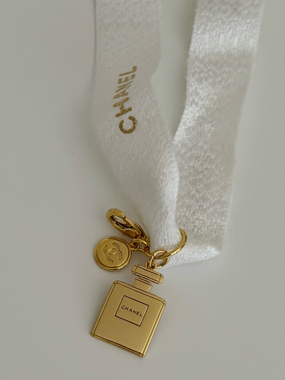 LIKE NEW Chanel Beauty Holiday Charm Limited Edition - Picture 5 of 5